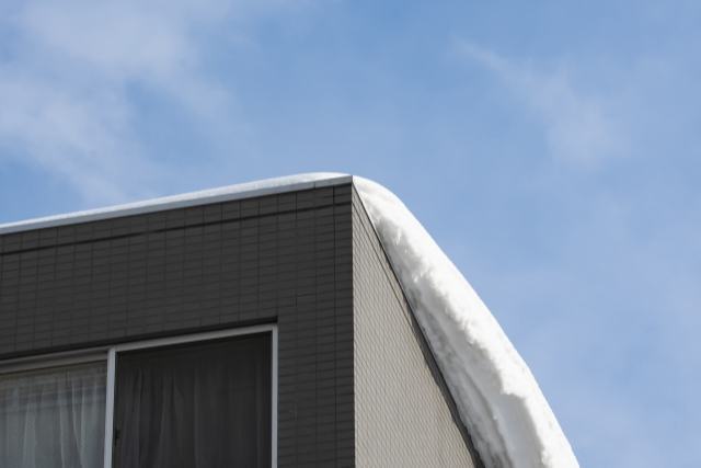 【屋根・融雪】雪庇を放置するリスクと対策方法について